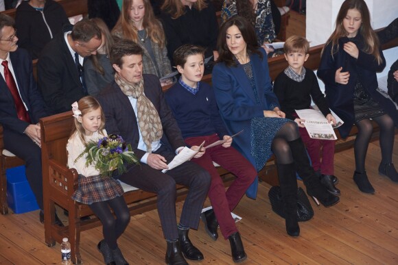 Le prince Frederik de Danemark, la princesse Mary et leurs quatre enfants, Christian, Isabella, Vincent et Josephine, assistaient le 12 décembre à la Sainte Lucie en l'église Isaiah à Copenhague.