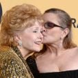 Carrie Fisher et sa mère Debbie Reynolds - Press room lors de la 21ème cérémonie annuelle des "Screen Actors Guild Awards" à l'auditorium "The Shrine" à Los Angeles, le 25 janvier 2015.
