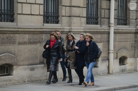 Les filles de Jacqueline Sauvage, accompagnées par les avocates de celle-ci, avaient été reçues à l'Elysée le 29 janvier 2016 par le président François Hollande, après la condamnation de leur mère à dix ans de réclusion pour le meurtre de son mari violent. Onze mois plus tard, le chef de l'Etat a accordé la grâce totale à Jacqueline Sauvage.