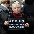  La condamnation de Jacqueline Sauvage à dix ans de réclusion criminelle en décembre 2015 pour le meurtre de son mari violent et abusif avait suscité une forte mobilisation populaire, notamment une manifestation le 23 janvier 2016 appelant le président François Hollande à intervenir. 