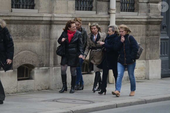 Les filles de Jacqueline Sauvage, accompagnées par les avocates de celle-ci, avaient été reçues à l'Elysée le 29 janvier 2016 par le président François Hollande, après la condamnation de leur mère à dix ans de réclusion pour le meurtre de son mari violent. Onze mois plus tard, le chef de l'Etat a accordé la grâce totale à Jacqueline Sauvage.
