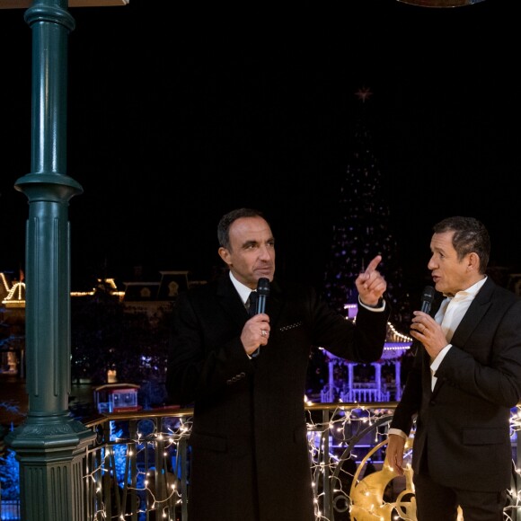 Exclusif - Nikos Aliagas et Dany Boon lors de l'enregistrement de l'émission "Toute la musique qu'on aime" à Disneyland Paris, le 12 décembre 2016. L'émission sera présentée par Nikos Aliagas et diffusée sur TF1 le 31 décembre. © Cyril Moreau / Bestimage