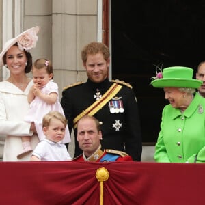 Le prince George de Cambridge, fils du prince William et de la duchesse Catherine, a vécu une riche année 2016. Lors de la parade Trooping the Colour, en juin, il a notamment attiré des ennuis à son père, rappelé à l'ordre par la reine Elizabeth II après s'être accroupi pour parler avec lui.