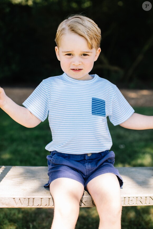 Le prince George de Cambridge, fils du prince William et de la duchesse Catherine, a vécu une riche année 2016. Le 22 juillet, il a fêté ses 3 ans, immortalisés par de nouvelles photos signées Matt Porteous.