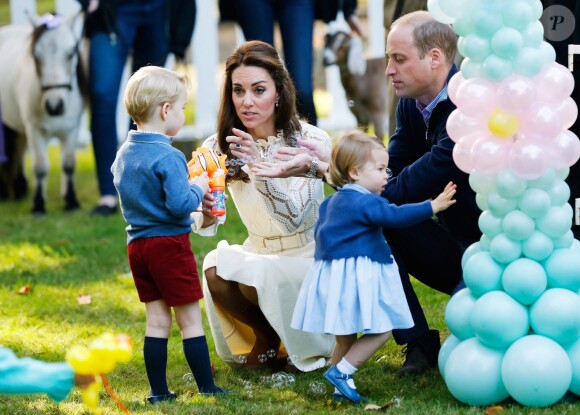 Le prince George de Cambridge, fils du prince William et de la duchesse Catherine, a vécu une riche année 2016. Le 28 septembre, il était aux anges lors de la fête pour enfants organisées à la Maison du Gouvernement à Victoria, lors de la tournée royale des Cambridge au Canada.