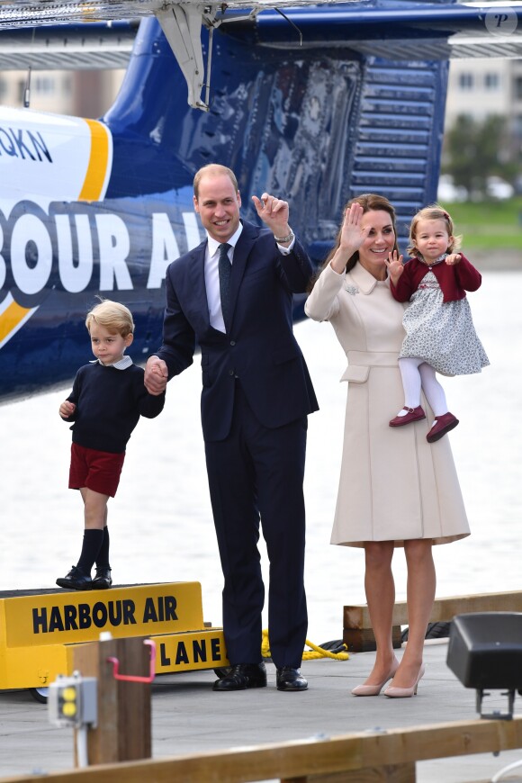Le prince George de Cambridge, fils du prince William et de la duchesse Catherine, a vécu une riche année 2016, marquée par la tournée royale au Canada qui s'est achevée le 1er octobre (photo).