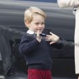 Le prince George de Cambridge, fils du prince William et de la duchesse Catherine, a vécu une riche année 2016. Le 1er octobre, lors du départ de la petite famille du Canada au terme de la tournée royale, il a montré son art du double coucou !