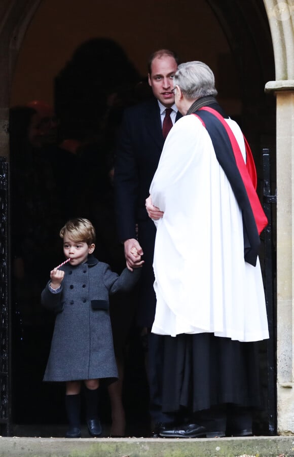 Le prince George de Cambridge, fils du prince William et de la duchesse Catherine, a vécu une riche année 2016. Il a passé les fêtes avec les Middleton dans le Berkshire et eu droit à une friandise lors de la messe de Noël.