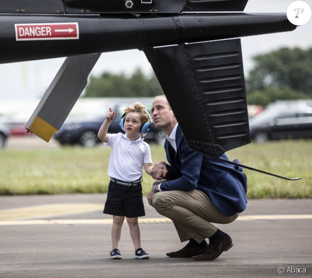 Le prince George de Cambridge très intéressé au salon aérien Royal International Air Tattoo à la base RAF de Fairford, le 8 juillet 2016.