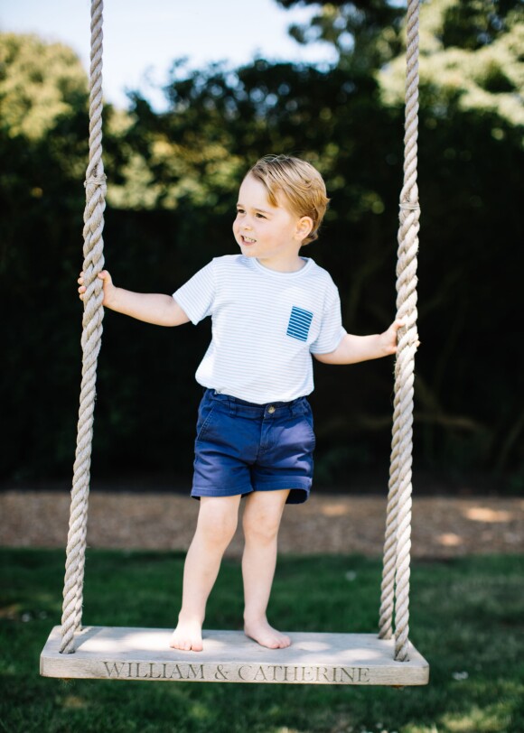 Le prince George de Cambridge photographié par Matt Porteous pour son 3e anniversaire, en juillet 2016.