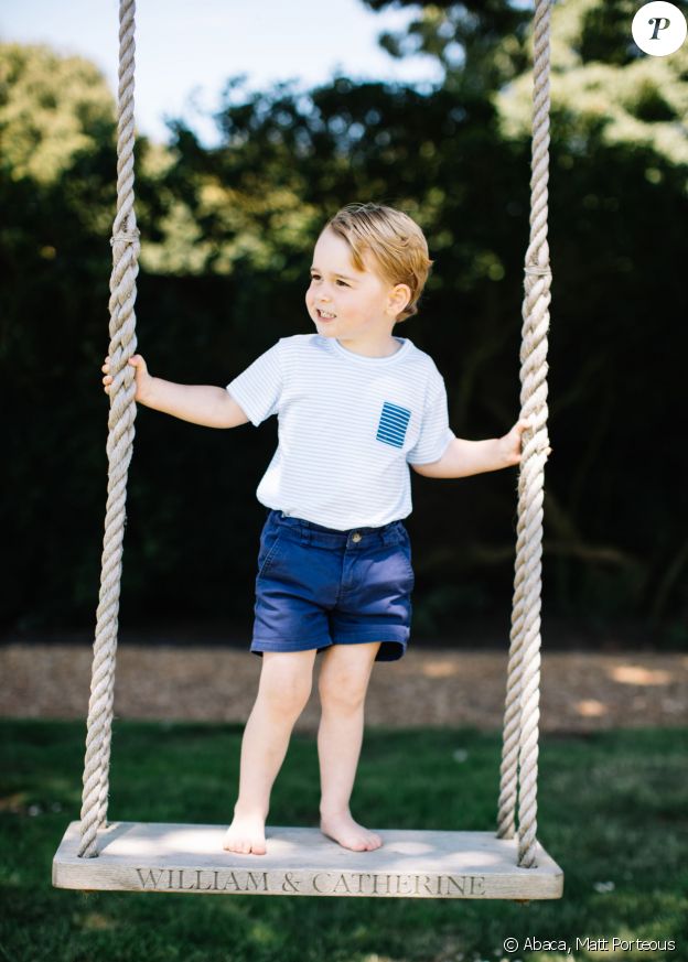 Le prince George de Cambridge photographié par Matt Porteous pour son 3e anniversaire, en juillet 2016.
