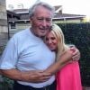 Tara Reid pose avec son père. Elle a annoncé sa mort sur Instagram le 30 décembre 2016