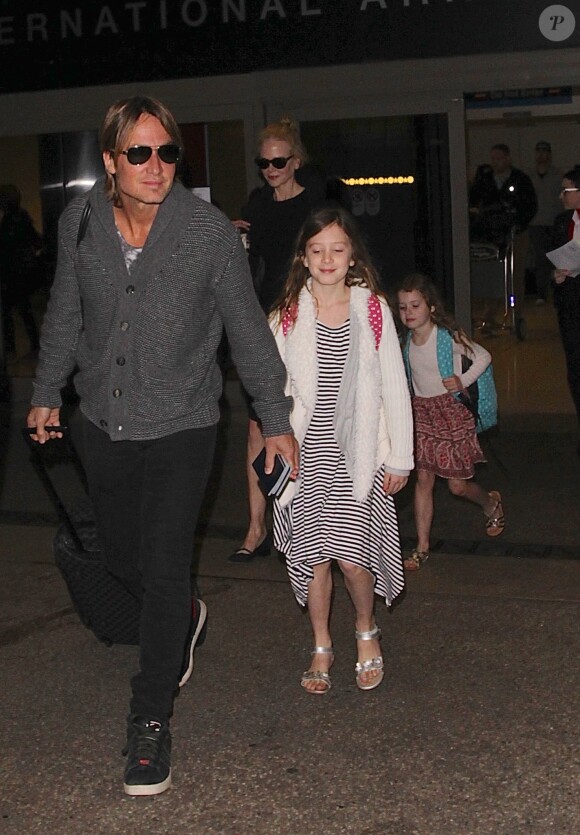 Nicole Kidman arrive à l'aéroport Lax en famille avec son mari Keith Urban et leurs filles Faith et Sunday Rose à Los Angeles le 30 décembre 2016