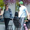 Exclusif - Première sortie de Leighton Meester, enceinte! La jolie maman est allée déjeuner avec son mari Adam Brody à Los Angeles, le 16 mai 2015