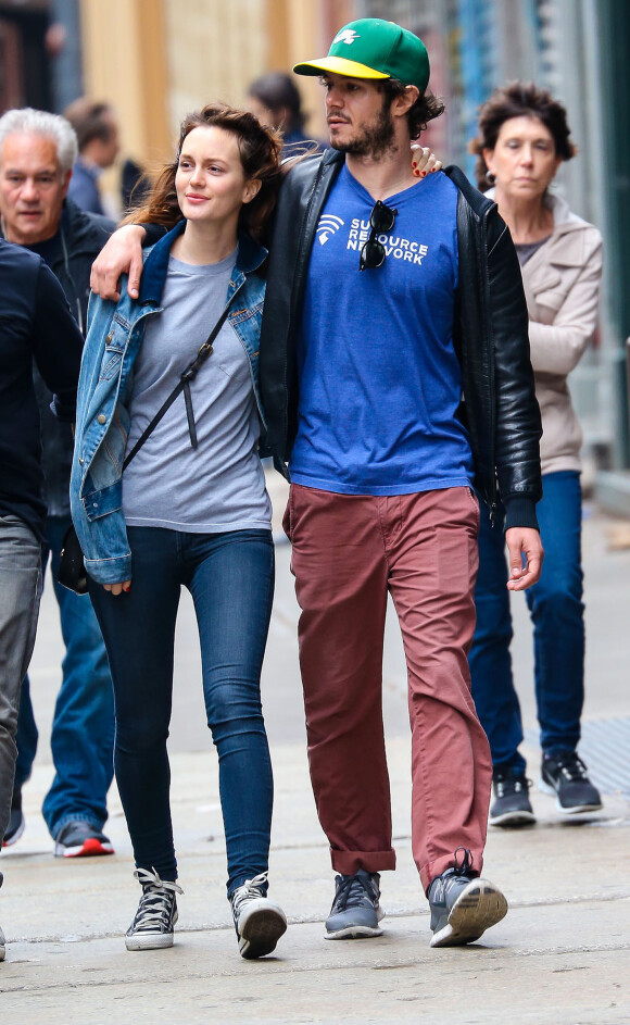 Leighton Meester et son mari Adam Brody se baladent en amoureux dans les rues de New York, le 15 mai 2014