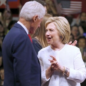 Hillary Clinton et Bill Clinton - Hillary Clinton a revendiqué mardi sa victoire aux primaires démocrates lors d'un discours lors du dernier Super Tuesday à Brooklyn, le 7 juin 2016.
