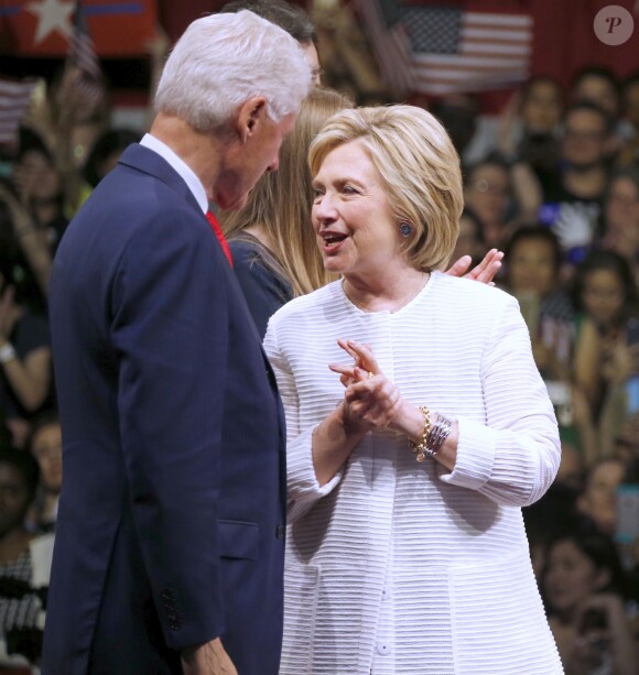Hillary Clinton et Bill Clinton - Hillary Clinton a revendiqué mardi sa victoire aux primaires démocrates lors d'un discours lors du dernier Super Tuesday à Brooklyn, le 7 juin 2016.