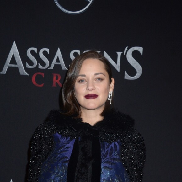 Marion Cotillard (enceinte) à la première de Assassin's Creed au cinema AMC Empire 25 theater à New York le 13 décembre 2016.