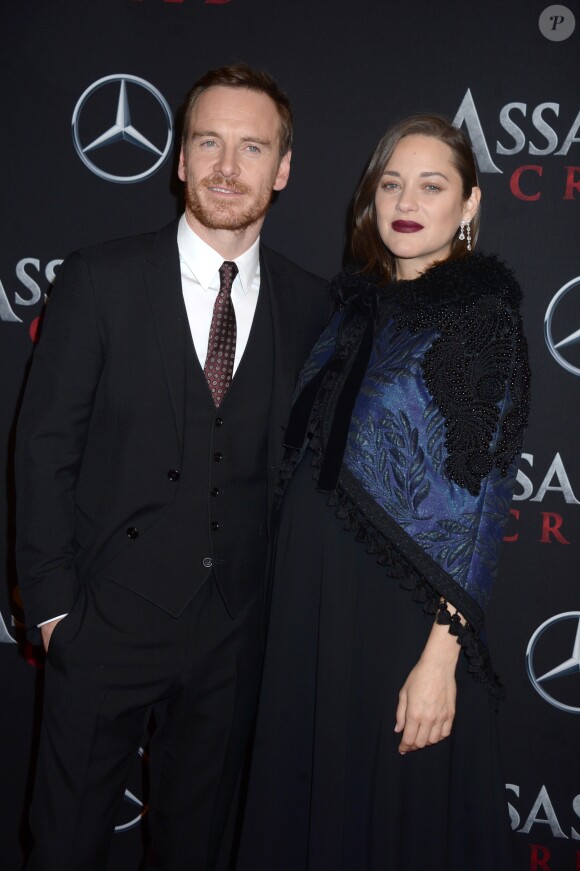 Marion Cotillard (enceinte) et Michael Fassbender à la première de Assassin's Creed au cinema AMC Empire 25 theater à New York le 13 décembre 2016.