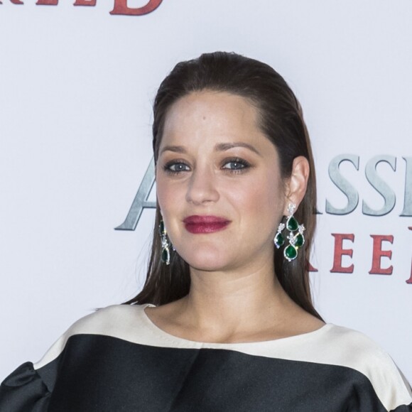 Marion Cotillard (enceinte) - Photocall du film "Assasin's Creed" au Bristol à Paris le 5 décembre 2016.