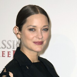 Marion Cotillard (enceinte) au photocall du film "Assas­sin's Creed" au Cafe Moskau à Berlin. Le 1er décembre 2016.