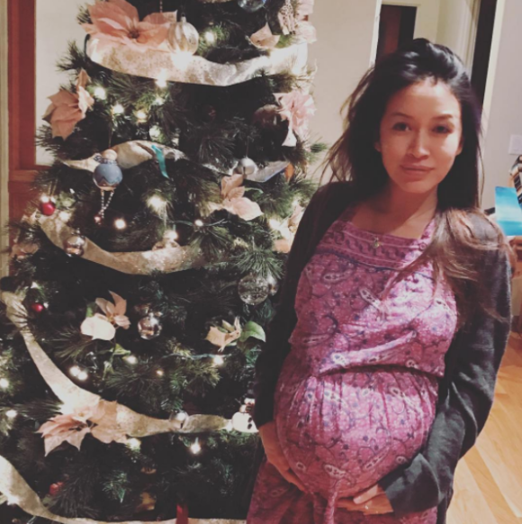Mara Lane, fiancée de Jonathan Rhys-Meyers, a dévoilé ses looks de grossesse sur son compte Instagram.