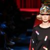 Gigi Hadid - Défilé de mode Moschino collection prêt-à-porter printemps-été 2017 à Milan, le 22 septembre 2016.
