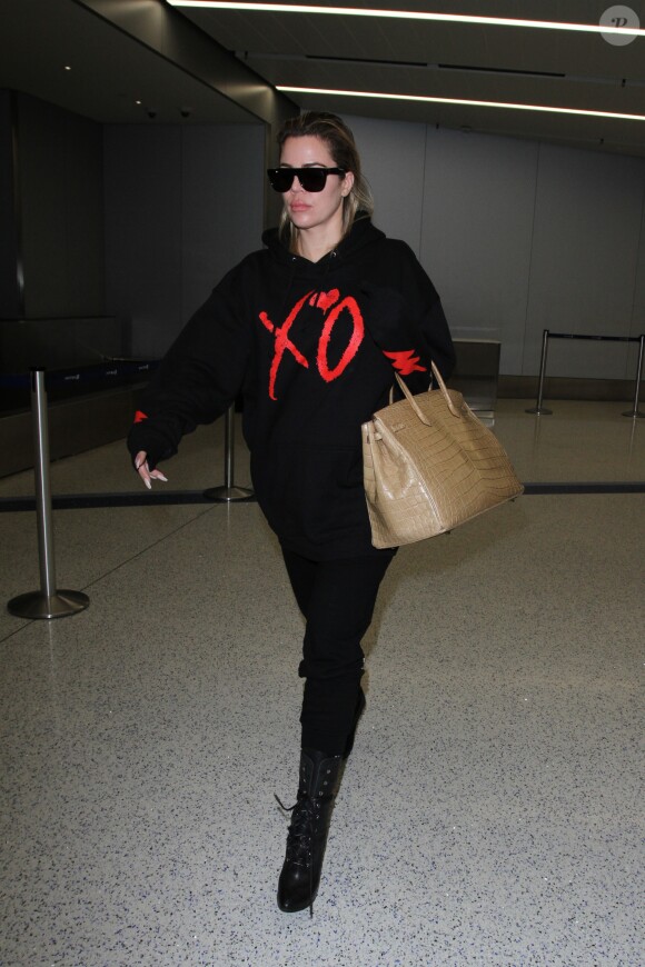 Khloe Kardashian arrive à l'aéroport de Los Angeles (LAX), le 5 Janvier 2017.