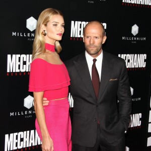 Rosie Huntington-Whiteley et son mari Jason Statham à la première de Mechanic: Resurrection aux cinémas The Arclight à Hollywood, le 22 août 2016