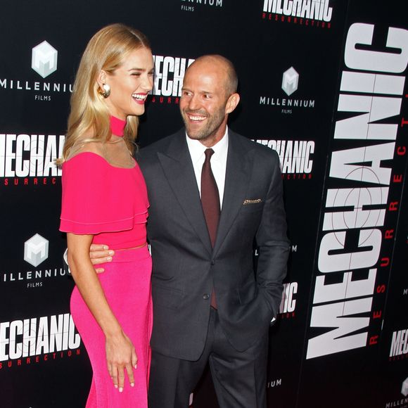 Rosie Huntington-Whiteley et son mari Jason Statham à la première de Mechanic: Resurrection aux cinémas The Arclight à Hollywood, le 22 août 2016