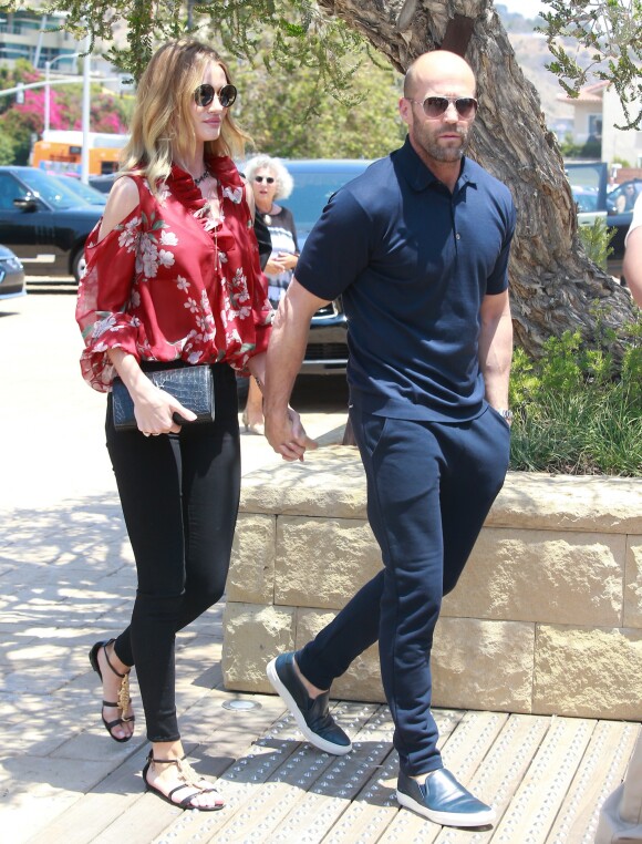 Rosie Huntington-Whiteley et son fiancé Jason Statham sont allés déjeuner à Malibu, le 29 mai 2016
