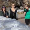 Exclusif - Kate Hudson en compagnie de Chelsea Handler et de leurs amis, se promènent à Aspen. Colorado, le 30 décembre 2016