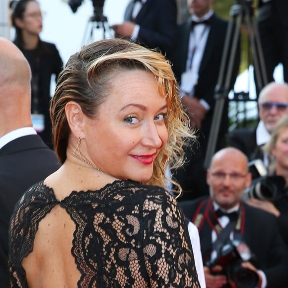 Julie Ferrier - Montée des marches du film "Julieta" lors du 69ème Festival International du Film de Cannes. Le 17 mai 2016. © Olivier Borde-Cyril Moreau/Bestimage