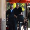 Exclusif - Ashton Kutcher avec sa femme Mila Kunis, leurs enfants Dimitri et Wyatt, et son beau-père Mark Kunis, vont prendre un petit déjeuner à Los Angeles le 8 janvier 2017 
