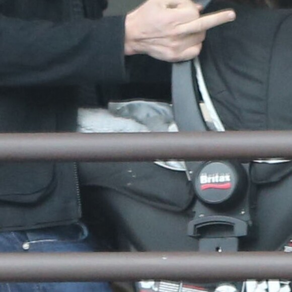 Exclusif - Ashton Kutcher avec sa femme Mila Kunis et leurs enfants Dimitri et Wyatt à Studio City le 5 Janvier 2017.