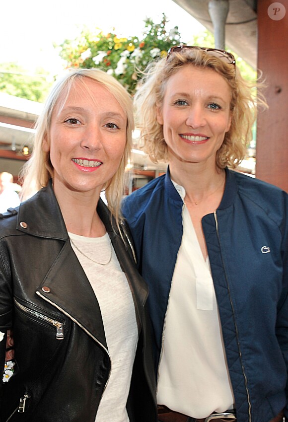 Audrey Lamy et sa soeur et Alexandra Lamy - Jour 8 - People au Village lors des Internationaux de France de tennis de Roland Garros le 2 juin 2013.