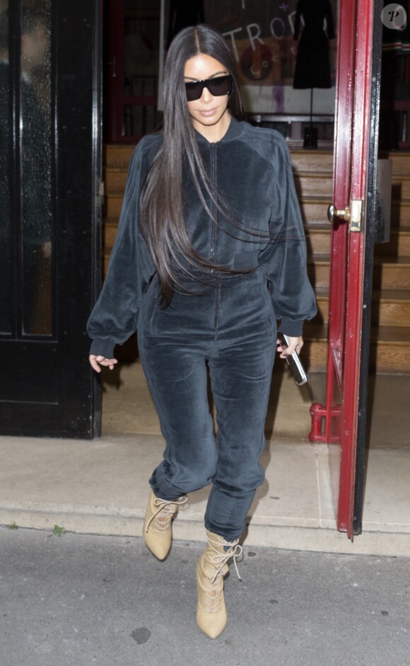 Kim Kardashian fait du shopping à Paris le 1er octobre 2016. Elle s'est rendue chez Azzedine Alaïa puis chez Hermès.
