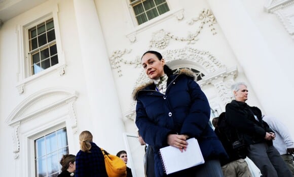 Laurence Haim, correspondante du groupe Canal devant la Maison Blanche à Washington, le 4 février 2009