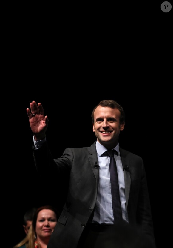 Emmanuel Macron (Candidat à l'élection présidentielle 2017 et leader du mouvement "En Marche !") anime une réunion publique devant ses militants sur le thème de la santé à Nevers le 6 Janvier 2017. © Patrick Bernard / Bestimage
