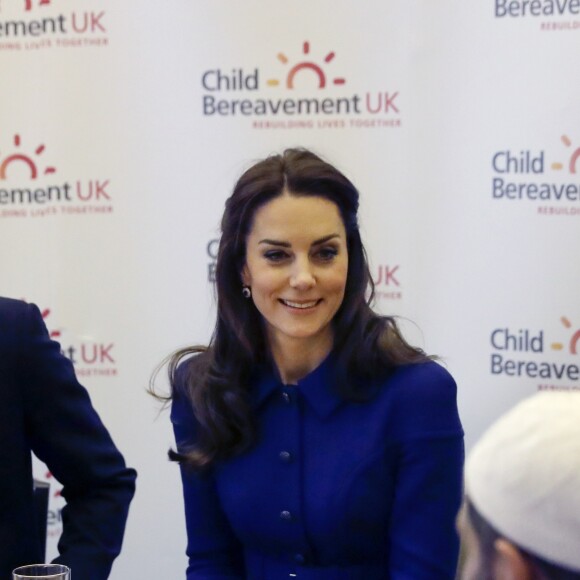 La duchesse Catherine de Cambridge et le prince William visitaient ensemble le 11 janvier 2017 l'un des sites de Child Bereavement UK à Londres. Le duc a été amené, une nouvelle fois, à évoquer la perte de sa mère la princesse Diana auprès d'enfants ayant perdu des proches.