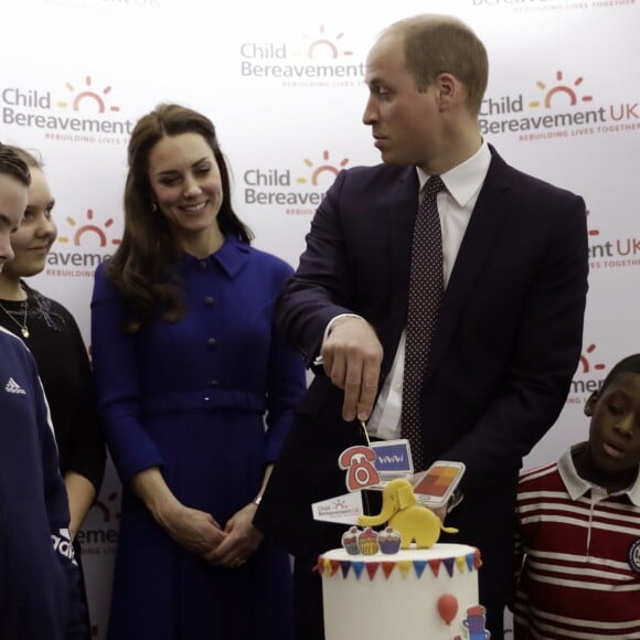 La duchesse Catherine de Cambridge et le prince William visitaient ensemble le 11 janvier 2017 l'un des sites de Child Bereavement UK à Londres. Le duc a été amené, une nouvelle fois, à évoquer la perte de sa mère la princesse Diana auprès d'enfants ayant perdu des proches.