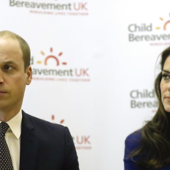 La duchesse Catherine de Cambridge et le prince William visitaient ensemble le 11 janvier 2017 l'un des sites de Child Bereavement UK à Londres. Le duc a été amené, une nouvelle fois, à évoquer la perte de sa mère la princesse Diana auprès d'enfants ayant perdu des proches.