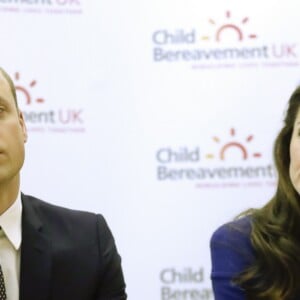 La duchesse Catherine de Cambridge et le prince William visitaient ensemble le 11 janvier 2017 l'un des sites de Child Bereavement UK à Londres. Le duc a été amené, une nouvelle fois, à évoquer la perte de sa mère la princesse Diana auprès d'enfants ayant perdu des proches.