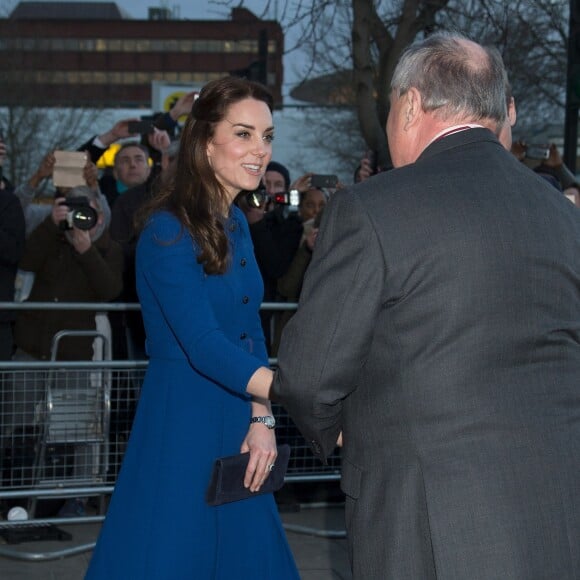 La duchesse Catherine de Cambridge et le prince William visitaient ensemble le 11 janvier 2017 l'un des sites de Child Bereavement UK à Londres. Le duc a été amené, une nouvelle fois, à évoquer la perte de sa mère la princesse Diana auprès d'enfants ayant perdu des proches.