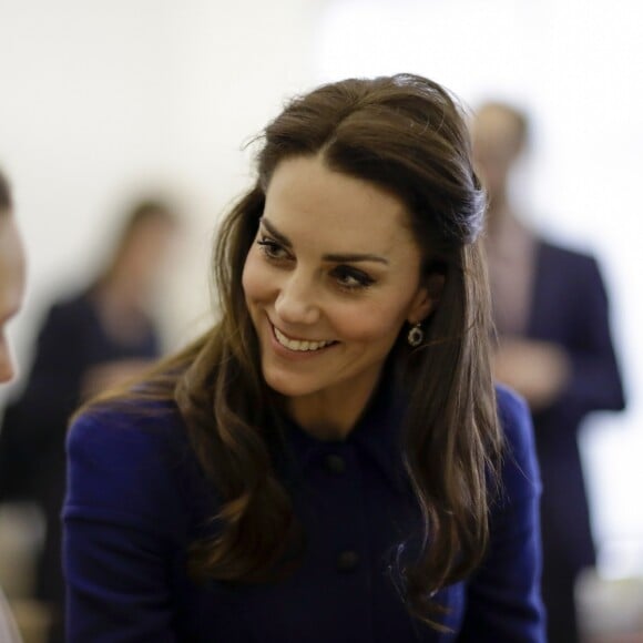 La duchesse Catherine de Cambridge et le prince William visitaient ensemble le 11 janvier 2017 l'un des sites de Child Bereavement UK à Londres. Le duc a été amené, une nouvelle fois, à évoquer la perte de sa mère la princesse Diana auprès d'enfants ayant perdu des proches.