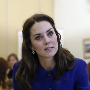 La duchesse Catherine de Cambridge et le prince William visitaient ensemble le 11 janvier 2017 l'un des sites de Child Bereavement UK à Londres. Le duc a été amené, une nouvelle fois, à évoquer la perte de sa mère la princesse Diana auprès d'enfants ayant perdu des proches.