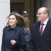 La reine Letizia d'Espagne, habillée en Hugo Boss, arrive pour une réunion de travail avec l'association espagnole de lutte contre le cancer à Madrid le 10 janvier 2017.