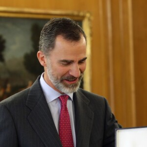 Le roi Felipe VI remet des prix à des journalistes à Madrid, le 9 janvier 2017.