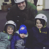 Simon Gregson et ses trois enfants. Photo publiée par sa femme Emma Gleave sur Twitter, le 5 janvier 2017