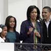 Barack Obama, Michelle Obama et leurs filles Sasha et Malia lors du lundi de Pâques à la Maison Blanche le 13 avril 2009